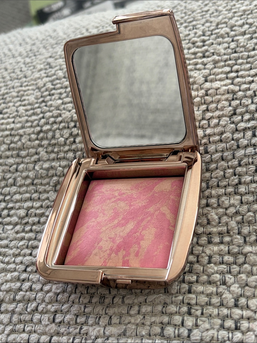 BNIB โ
Hourglass #LUMINOUS FLUSH Ambient Lighting Blush โจ NEW IN BOX